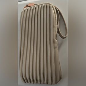Quay Australia sunglasses case